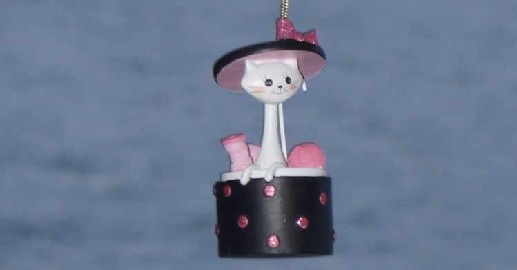 kitty in a hat box